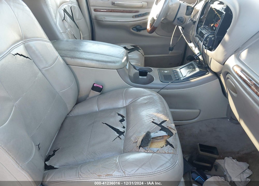 2000 LINCOLN NAVIGATOR VIN: 5LMEU27AXYLJ40001