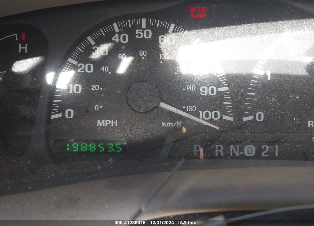 2000 LINCOLN NAVIGATOR VIN: 5LMEU27AXYLJ40001