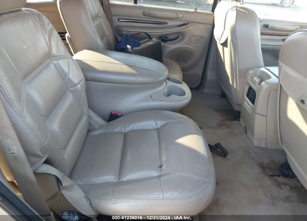 2000 LINCOLN NAVIGATOR VIN: 5LMEU27AXYLJ40001