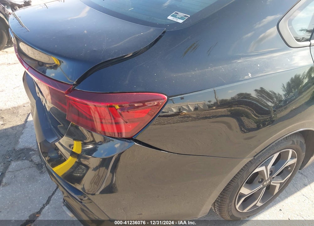 2019 KIA FORTE LXS VIN: 3KPF24AD7KE014842