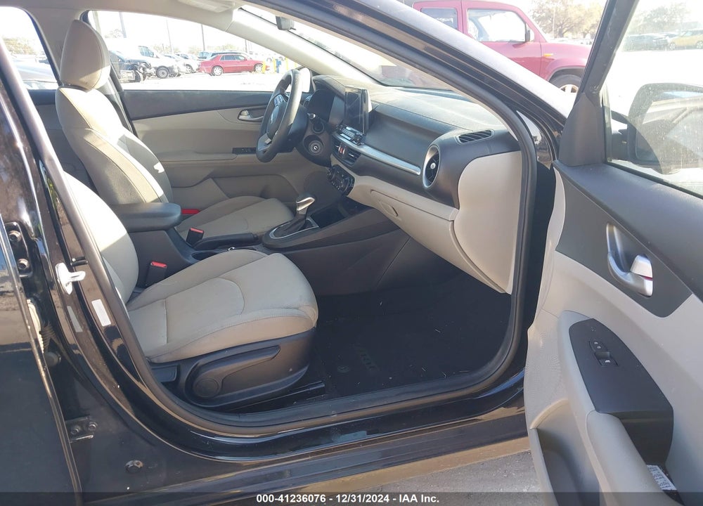 2019 KIA FORTE LXS VIN: 3KPF24AD7KE014842