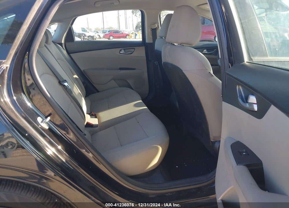 2019 KIA FORTE LXS VIN: 3KPF24AD7KE014842