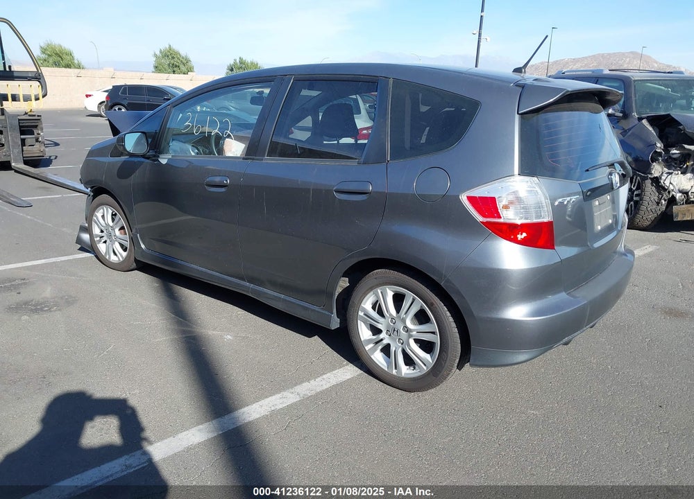 2011 HONDA FIT SPORT VIN: JHMGE8H60BS002618