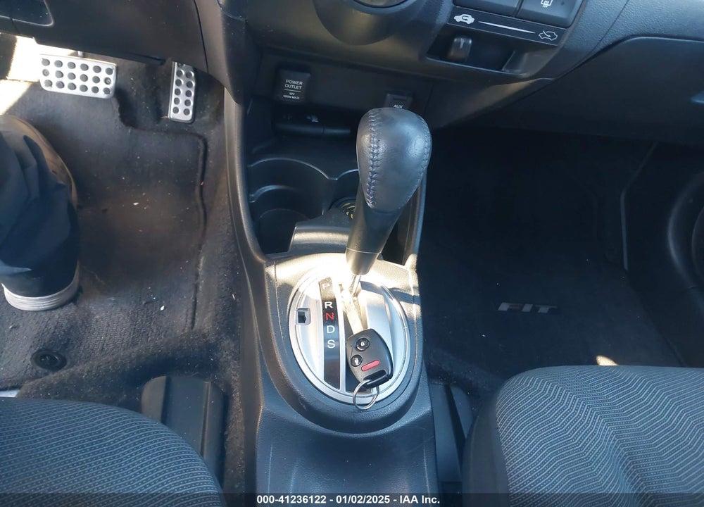 2011 HONDA FIT SPORT VIN: JHMGE8H60BS002618