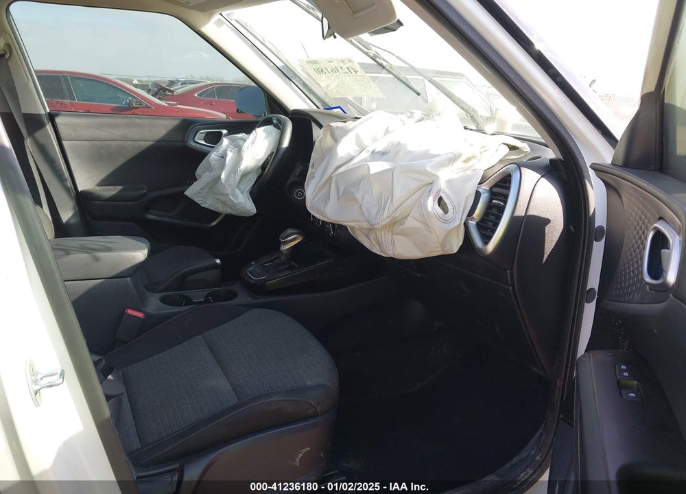 2020 KIA SOUL VIN: KNDJ63AU2L7008974