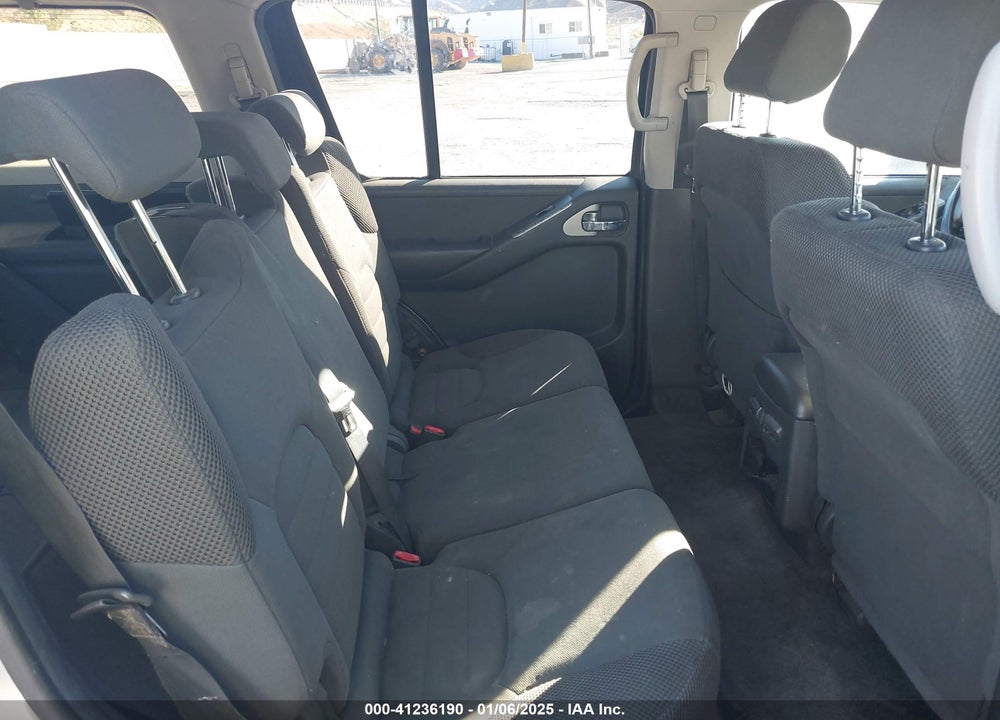 2005 NISSAN PATHFINDER XE VIN: 5N1AR18W25C778245