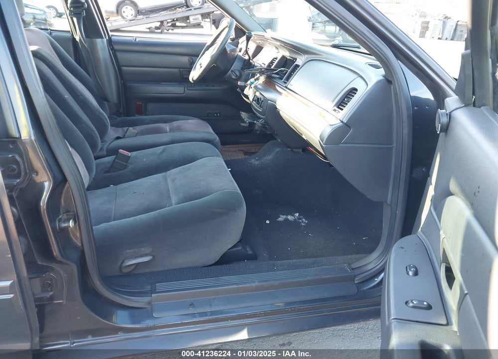 2004 FORD CROWN VICTORIA LX VIN: 2FAFP74W84X174084