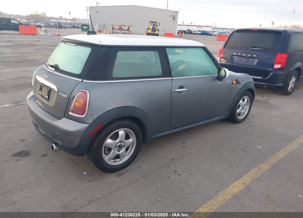 2010 MINI COOPER VIN: WMWMF3C52ATU78782
