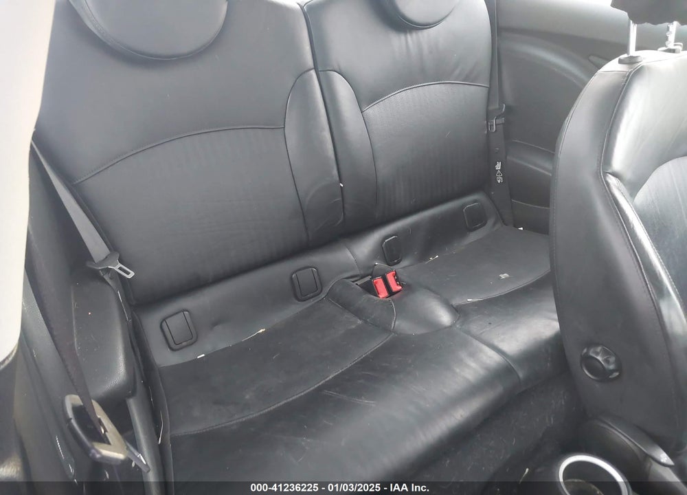 2010 MINI COOPER VIN: WMWMF3C52ATU78782