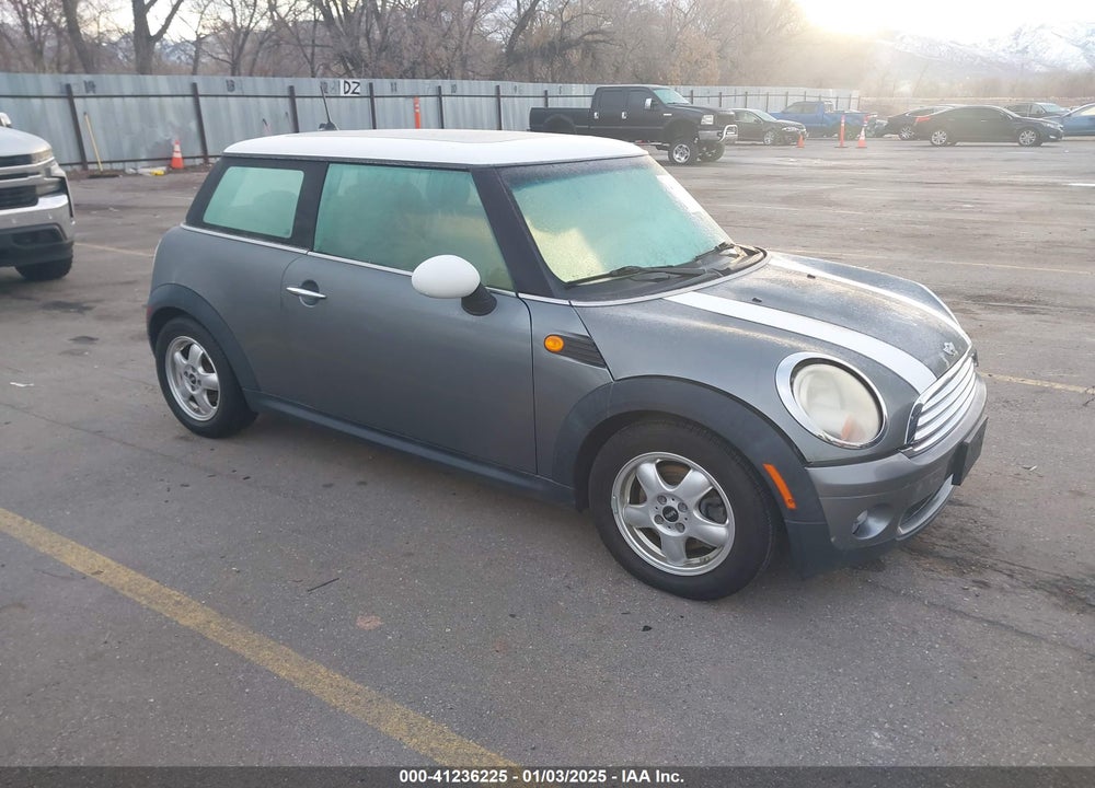 2010 MINI COOPER VIN: WMWMF3C52ATU78782