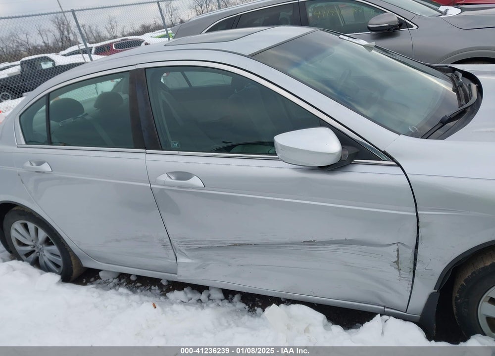 2011 HONDA ACCORD 2.4 EX VIN: 1HGCP2F72BA048705