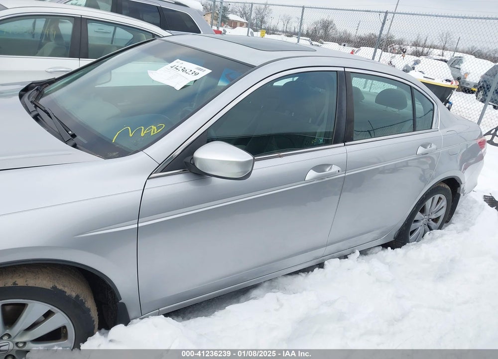 2011 HONDA ACCORD 2.4 EX VIN: 1HGCP2F72BA048705