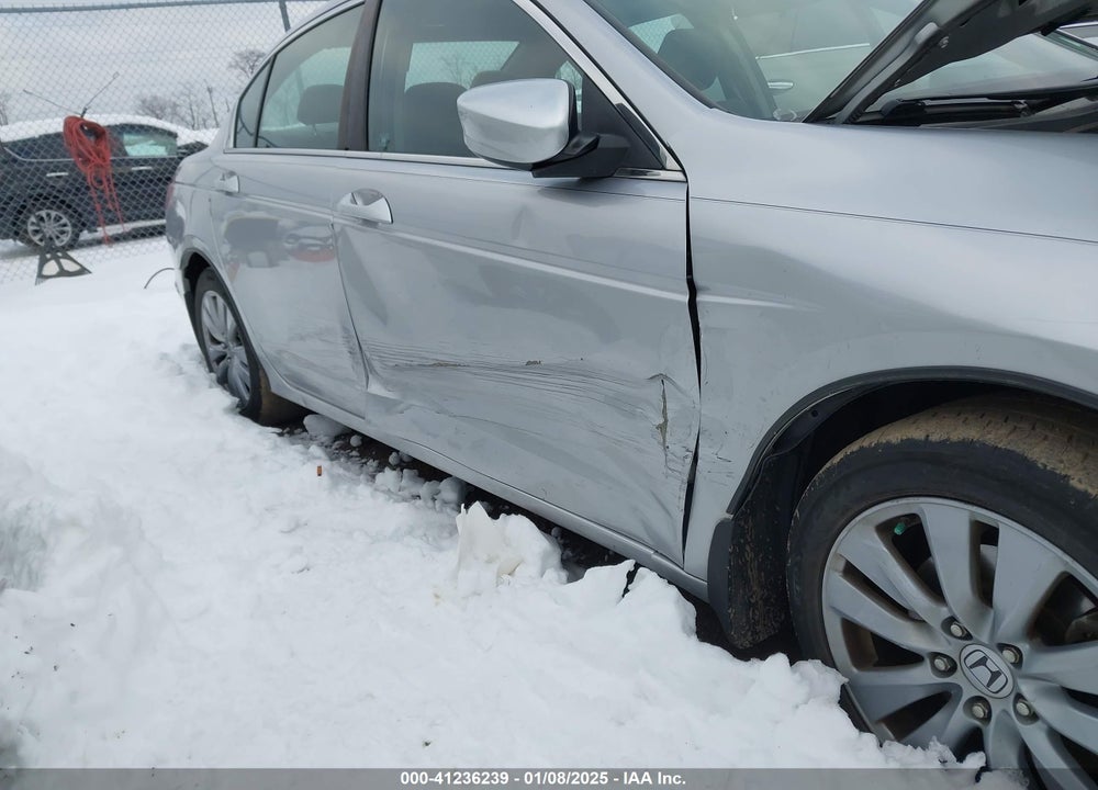 2011 HONDA ACCORD 2.4 EX VIN: 1HGCP2F72BA048705