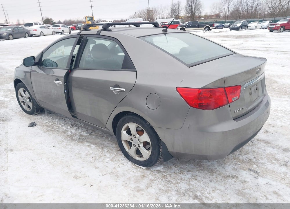 2010 KIA FORTE VIN: KNAFU4A2XA5267296