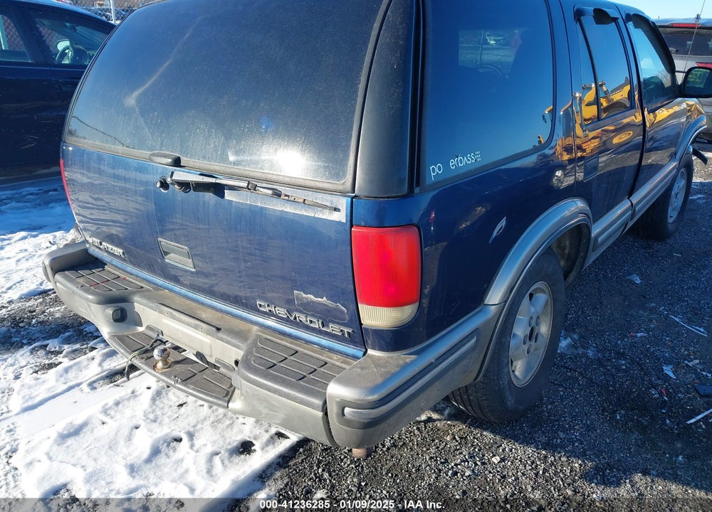 1998 CHEVROLET BLAZER LS VIN: 1GNDT13WXW2225075