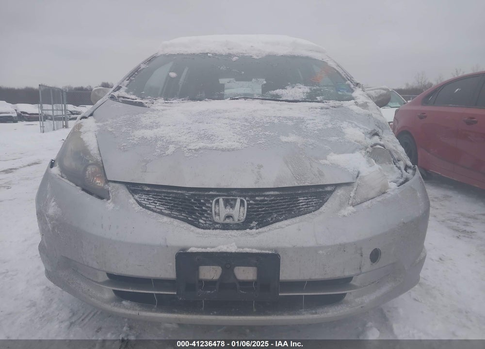 2013 HONDA FIT VIN: JHMGE8H36DC063751