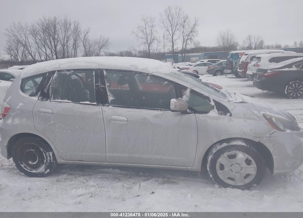 2013 HONDA FIT VIN: JHMGE8H36DC063751