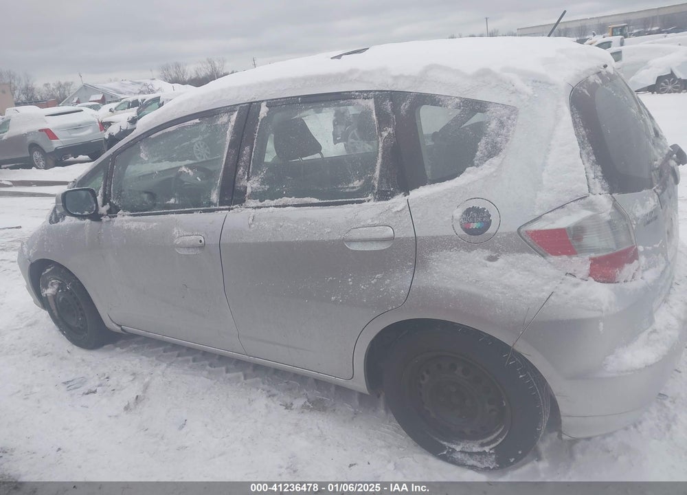 2013 HONDA FIT VIN: JHMGE8H36DC063751