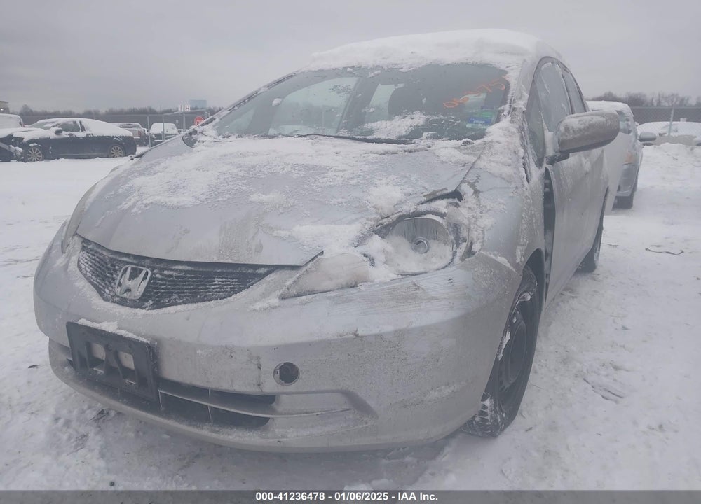 2013 HONDA FIT VIN: JHMGE8H36DC063751