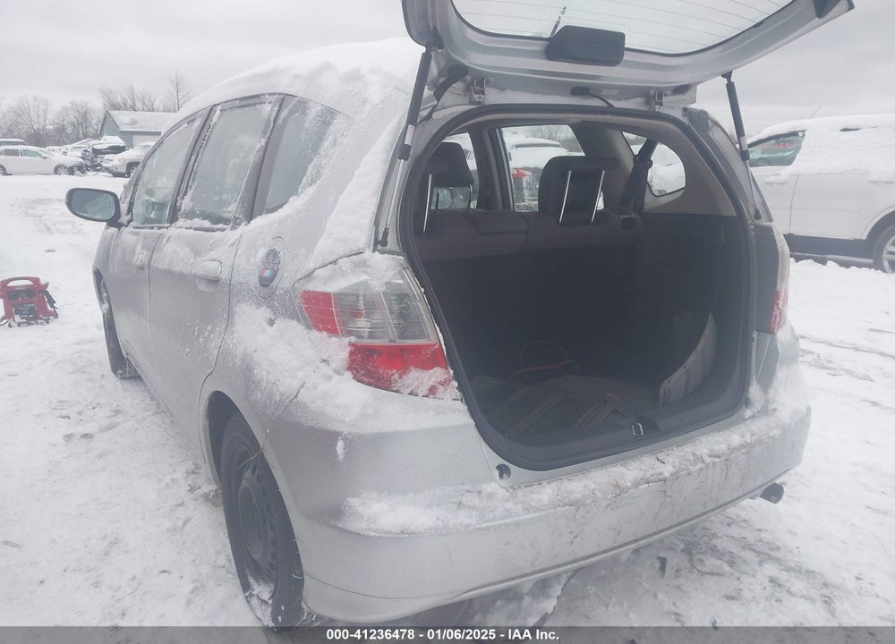 2013 HONDA FIT VIN: JHMGE8H36DC063751