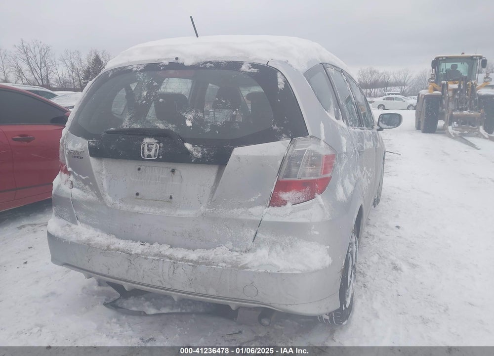 2013 HONDA FIT VIN: JHMGE8H36DC063751