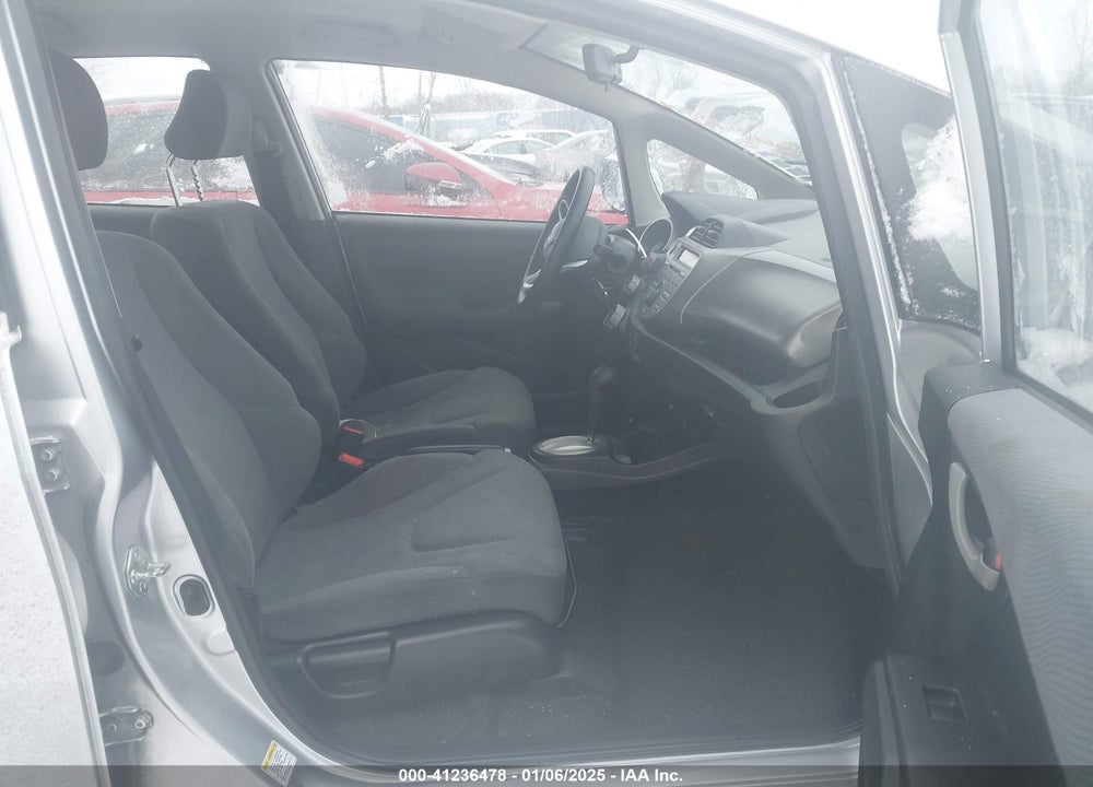 2013 HONDA FIT VIN: JHMGE8H36DC063751