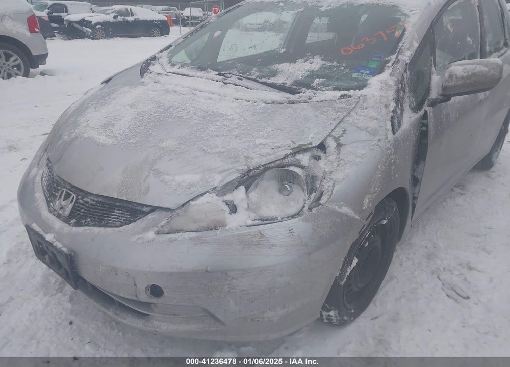 2013 HONDA FIT VIN: JHMGE8H36DC063751