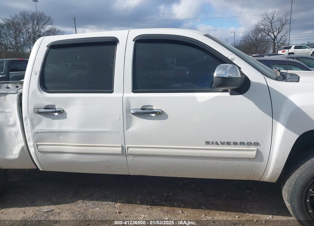 2011 CHEVROLET SILVERADO 1500 LT VIN: 3GCPKSE35BG368051