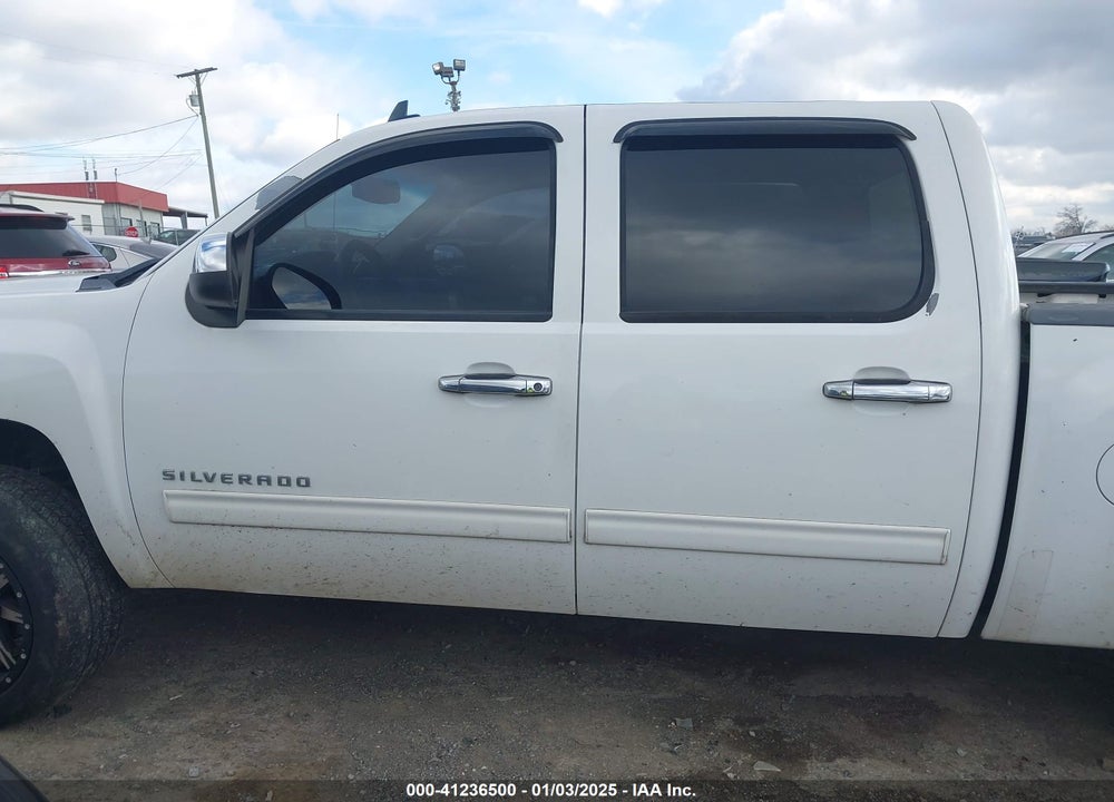 2011 CHEVROLET SILVERADO 1500 LT VIN: 3GCPKSE35BG368051