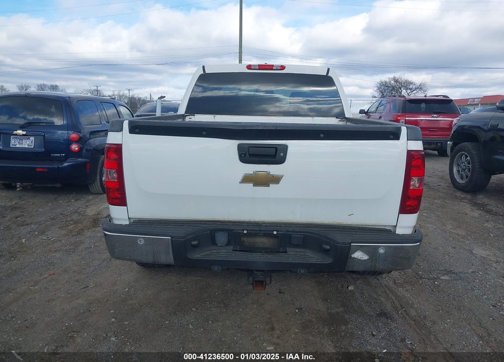 2011 CHEVROLET SILVERADO 1500 LT VIN: 3GCPKSE35BG368051