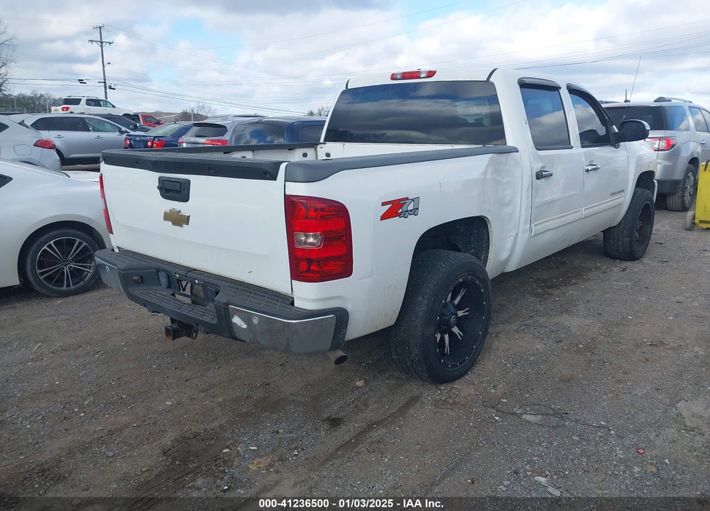 2011 CHEVROLET SILVERADO 1500 LT VIN: 3GCPKSE35BG368051