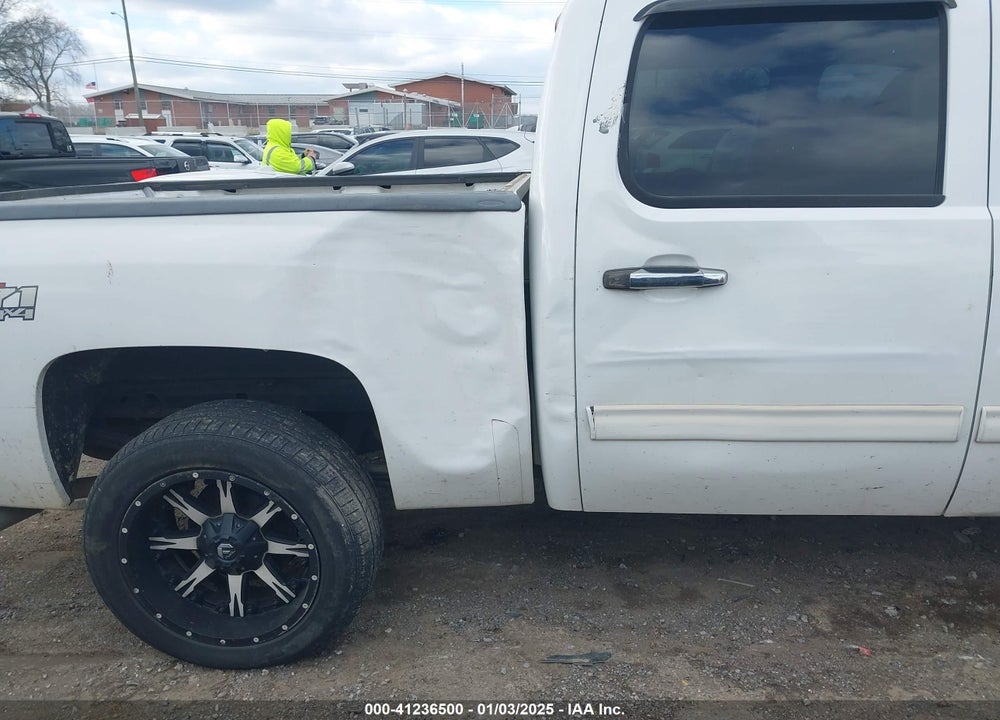 2011 CHEVROLET SILVERADO 1500 LT VIN: 3GCPKSE35BG368051