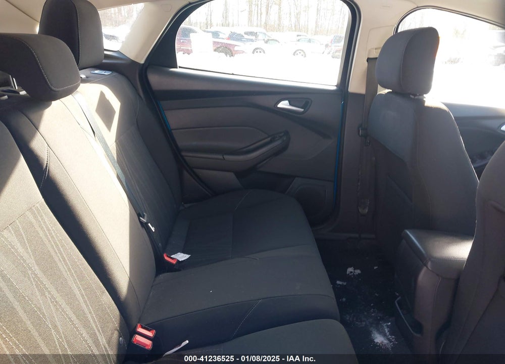 2016 FORD FOCUS SE VIN: 1FADP3K21GL335652