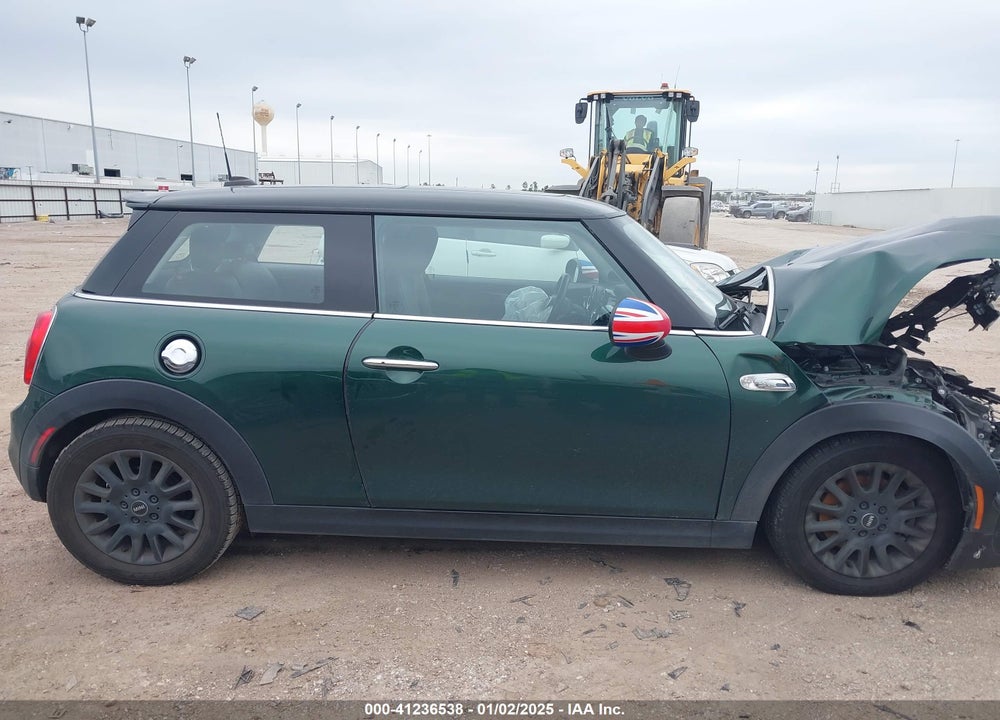 2015 MINI HARDTOP COOPER S VIN: WMWXP7C54F2A38404