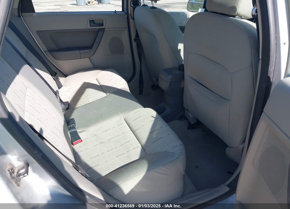 2011 FORD FOCUS SE VIN: 1FAHP3FN0BW105226