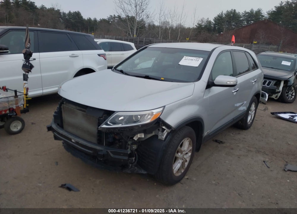 2015 KIA SORENTO LX VIN: 5XYKTCA65FG567974