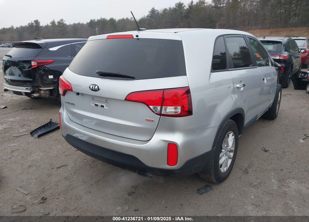 2015 KIA SORENTO LX VIN: 5XYKTCA65FG567974