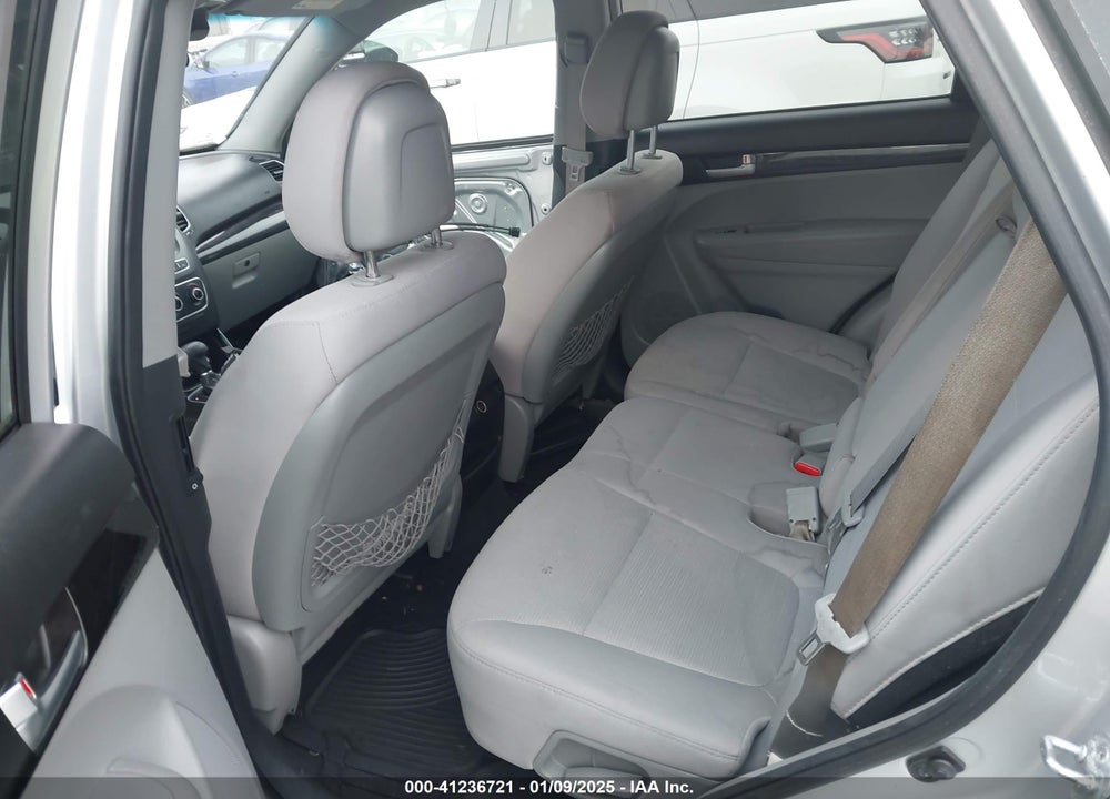 2015 KIA SORENTO LX VIN: 5XYKTCA65FG567974