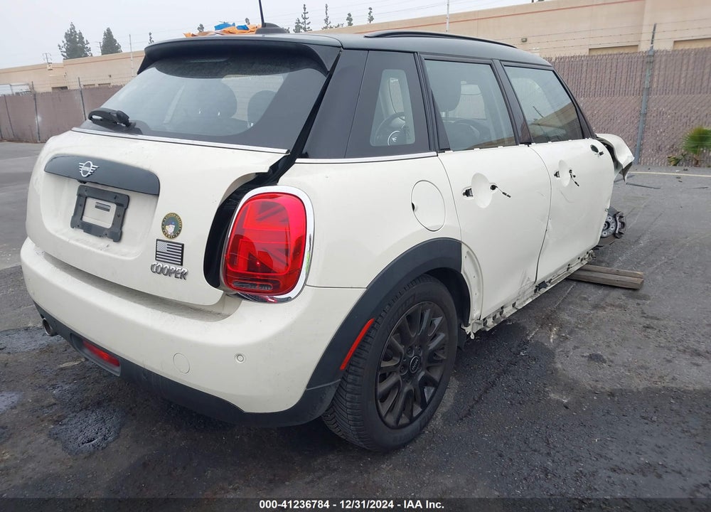 2020 MINI HARDTOP COOPER VIN: WMWXU7C02L2M10165
