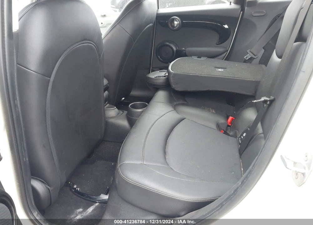 2020 MINI HARDTOP COOPER VIN: WMWXU7C02L2M10165
