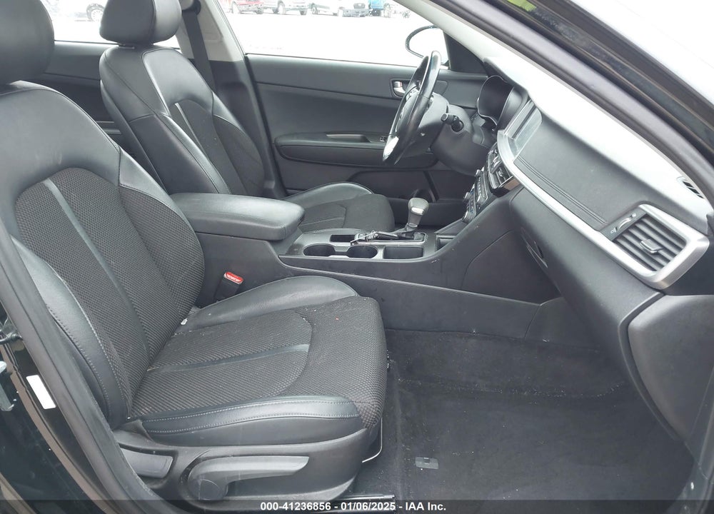 2019 KIA OPTIMA VIN: 5XXGT4L38KG367166