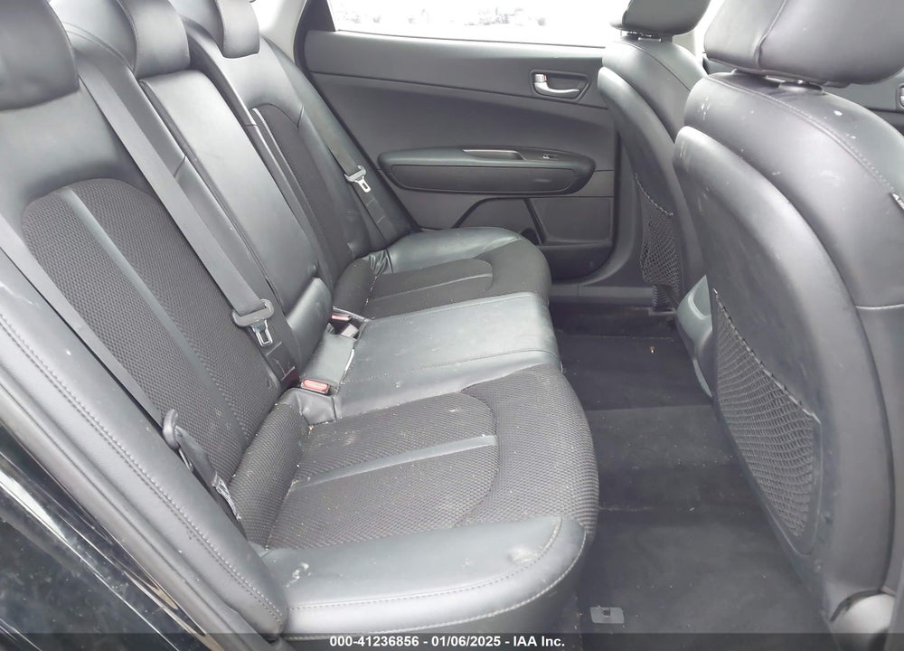 2019 KIA OPTIMA VIN: 5XXGT4L38KG367166