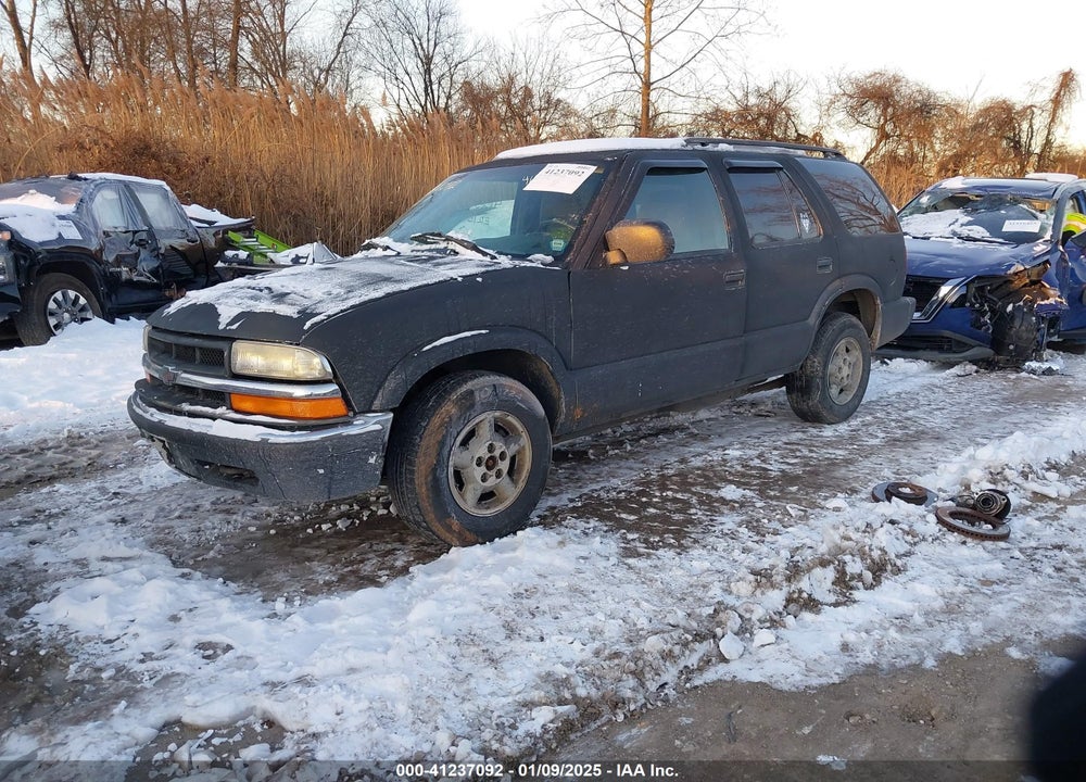 2001 CHEVROLET BLAZER LS VIN: 1GNDT13W812169484