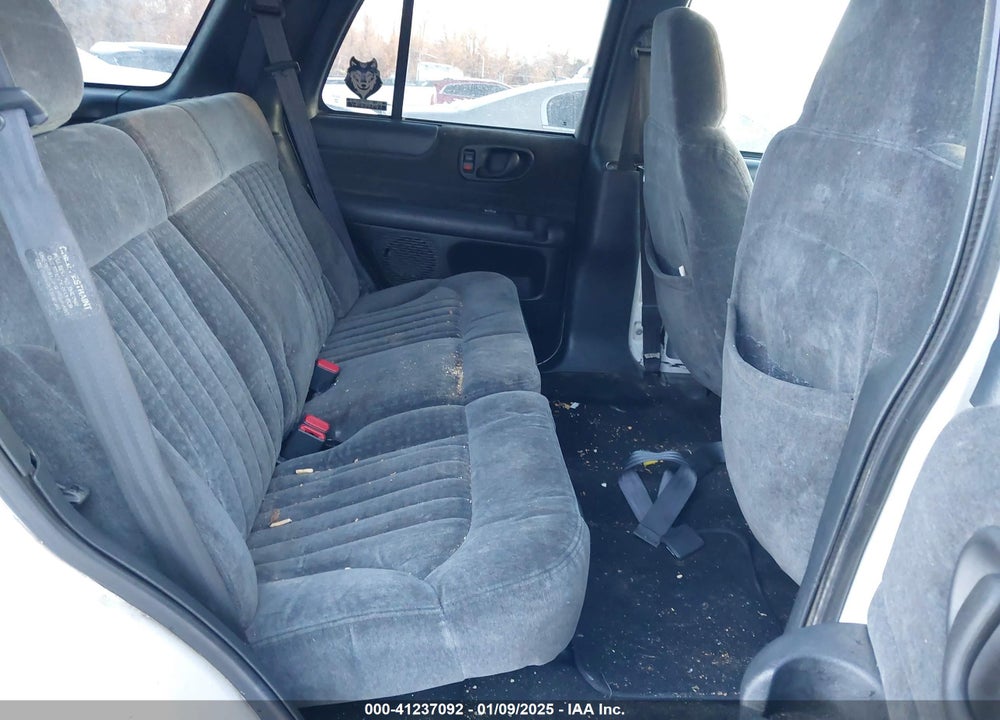 2001 CHEVROLET BLAZER LS VIN: 1GNDT13W812169484