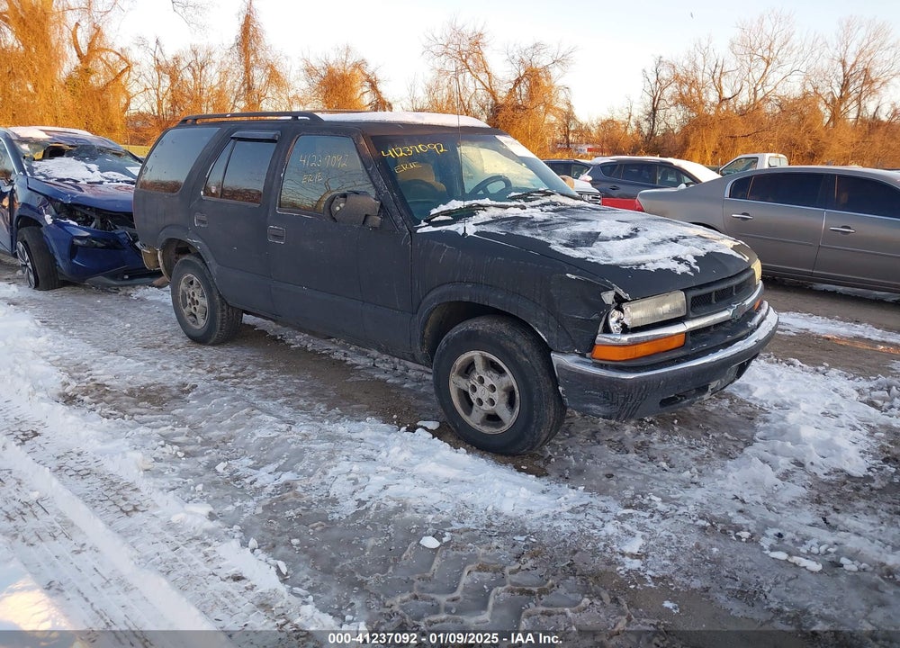 2001 CHEVROLET BLAZER LS VIN: 1GNDT13W812169484