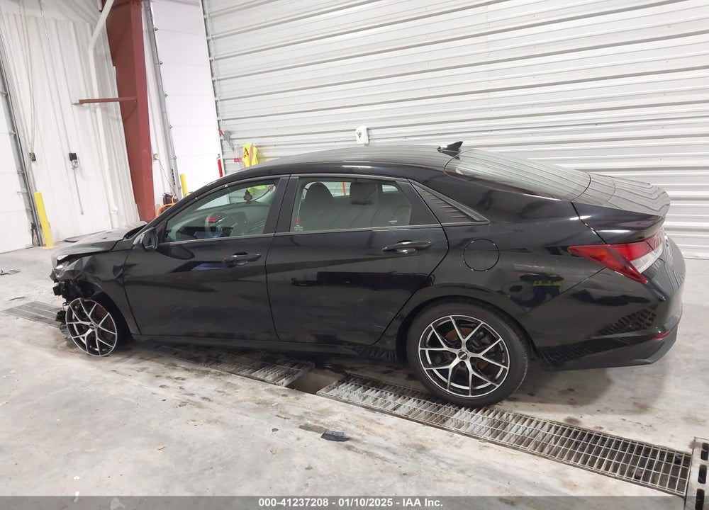 2022 HYUNDAI ELANTRA VIN: 5NPLM4AG4NH056702