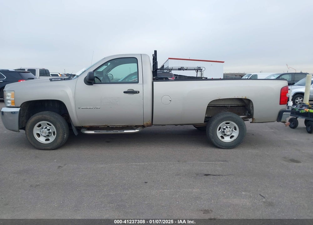 2008 CHEVROLET SILVERADO 2500HD WORK TRUCK VIN: 1GCHK24K58E208720