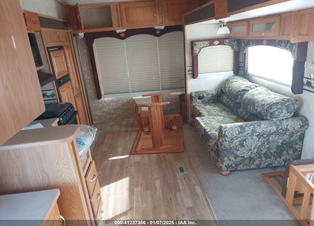 2005 JAYCO CAMPER VIN: 1UJCJ02R551LT0076
