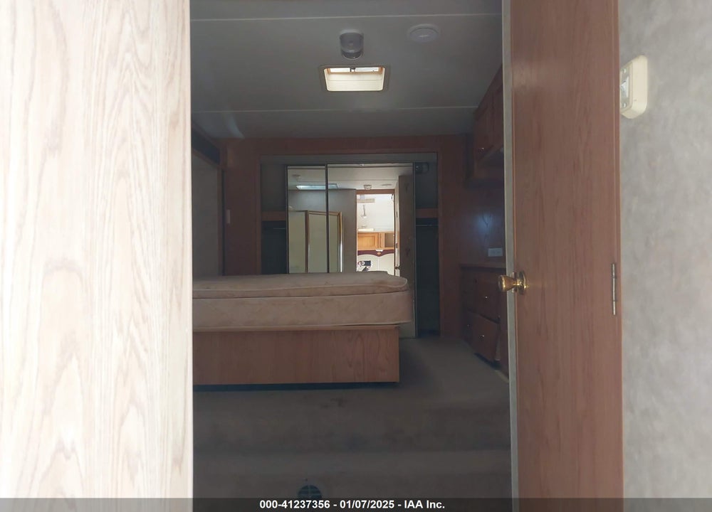 2005 JAYCO CAMPER VIN: 1UJCJ02R551LT0076