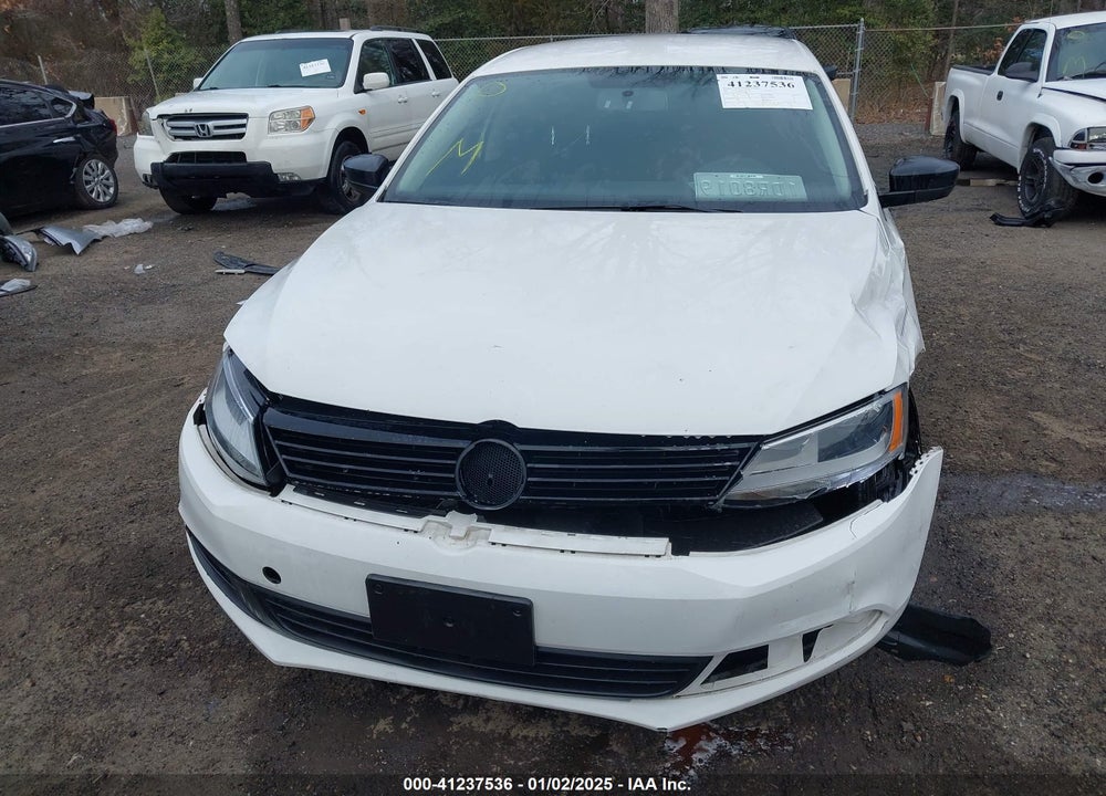 2011 VOLKSWAGEN JETTA 2.0L S VIN: 3VW2K7AJ6BM360261